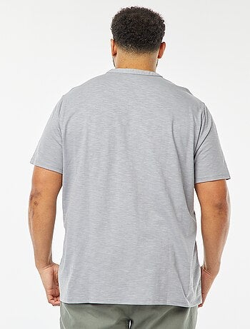 Camiseta con cuello panadero
