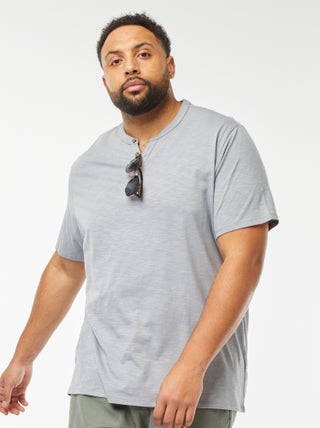 Camiseta con cuello panadero