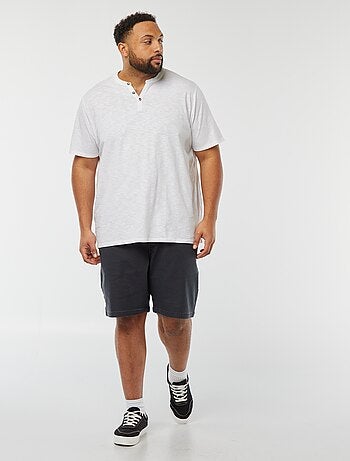 Camiseta con cuello panadero