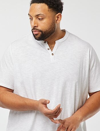 Camiseta con cuello panadero