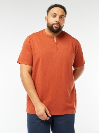 Camiseta con cuello panadero
