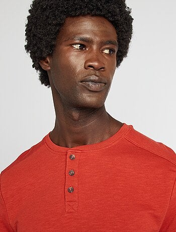 Camiseta con cuello panadero