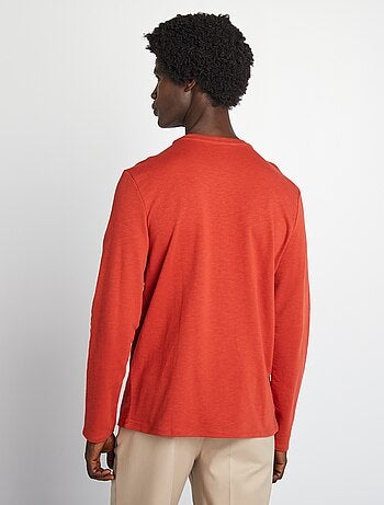 Camiseta con cuello panadero