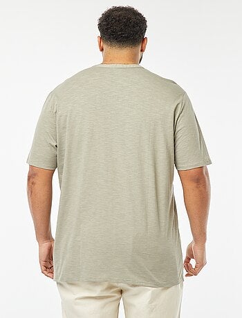 Camiseta con cuello panadero