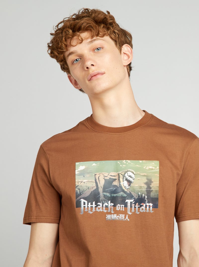 Camiseta con cuello redondo 'Ataque a los titanes' BEIGE - Kiabi