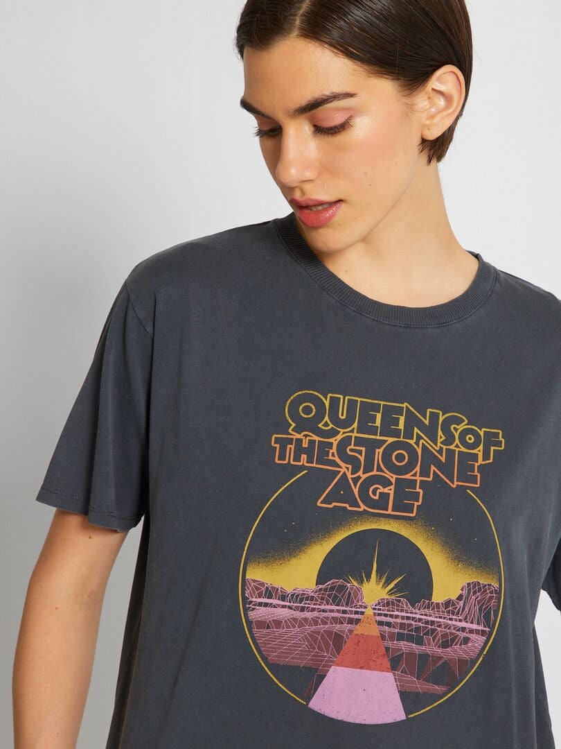 Camiseta con 'Queens of the stone age' - - - 5.00€