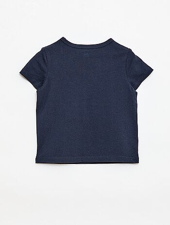 Camiseta con cuello tunecino abotonado