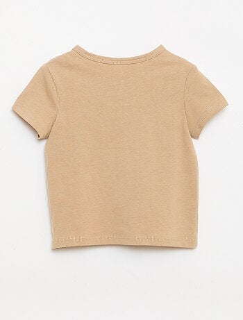 Camiseta con cuello tunecino abotonado