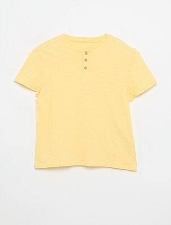 Camiseta con cuello tunecino