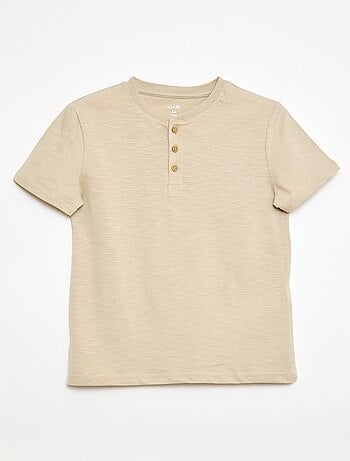 Camiseta con cuello tunecino