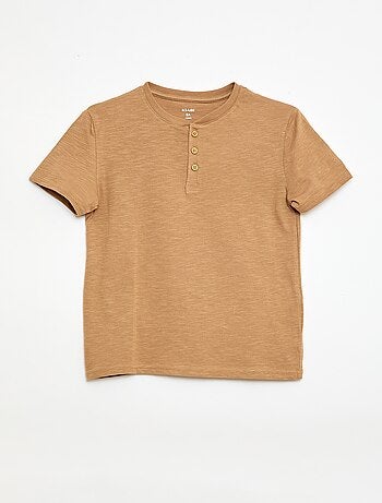 Camiseta con cuello tunecino