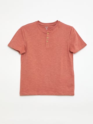 Camiseta con cuello tunecino