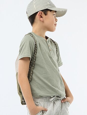 Camiseta con cuello tunecino