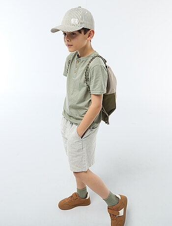 Camiseta con cuello tunecino