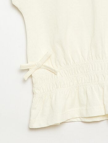 Camiseta con detalle fruncido y lazos en la cintura