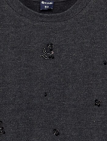 Camiseta con detalles de perlas
