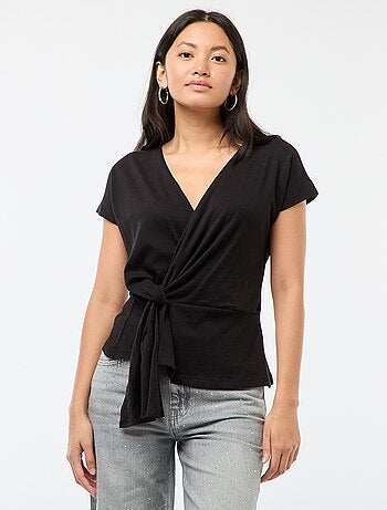Camiseta con escote amplio cruzado