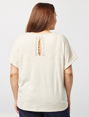 Camiseta con espalda de macramé