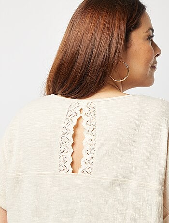 Camiseta con espalda de macramé