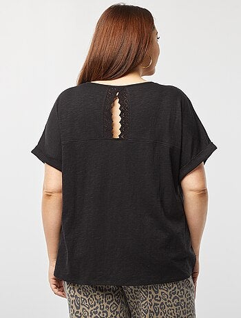 Camiseta con espalda de macramé