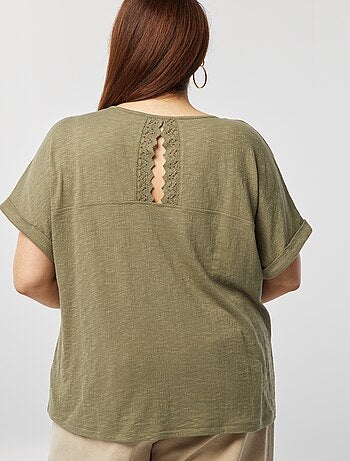 Camiseta con espalda de macramé