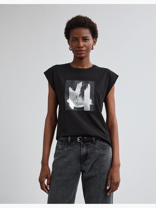 Camiseta con estampado de aluminio, mo fashion - Kiabi Camiseta con estampado de aluminio, mo fashion - Kiabi