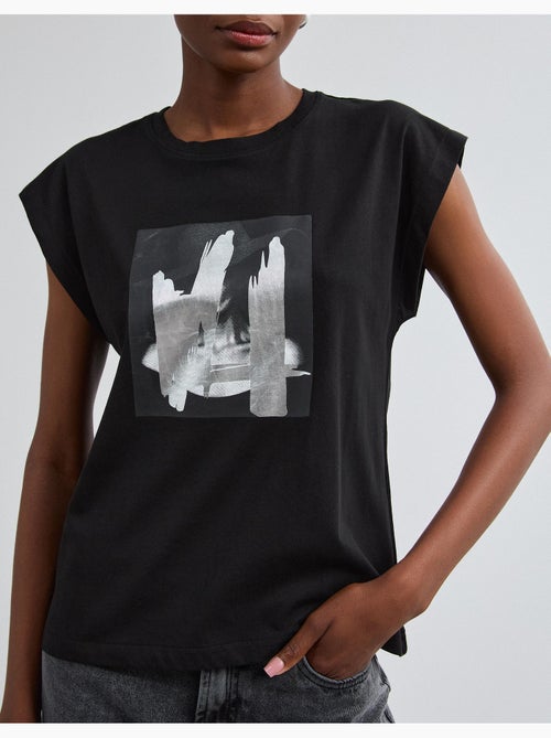 Camiseta con estampado de aluminio, mo fashion - Kiabi Camiseta con estampado de aluminio, mo fashion - Kiabi