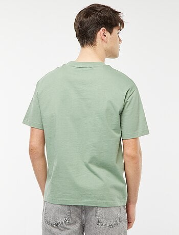 Camiseta con estampado en el pecho