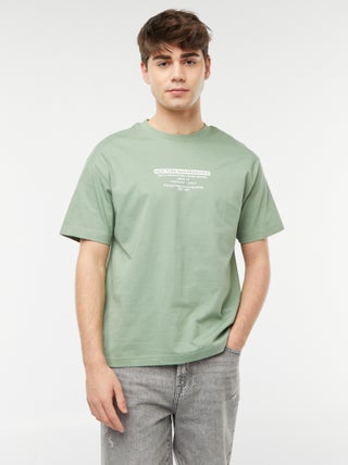 Camiseta con estampado en el pecho