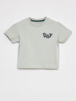 Camiseta con estampado en relieve
