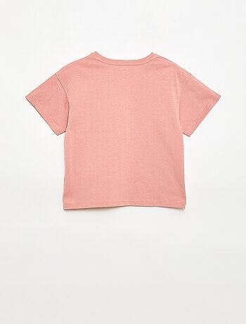 Camiseta con flores de macramé