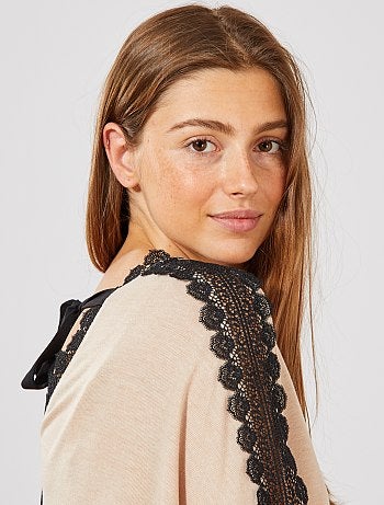 Camiseta con galón de encaje - Kiabi