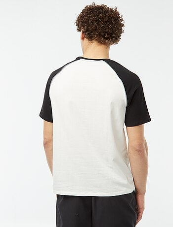 Camiseta con manga corta raglán