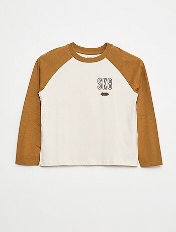 Camiseta con manga raglán