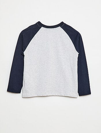 Camiseta con manga raglán