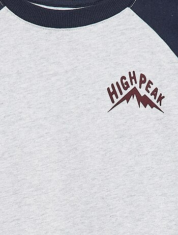 Camiseta con manga raglán