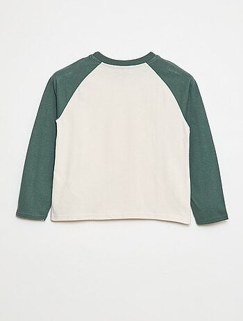 Camiseta con manga raglán