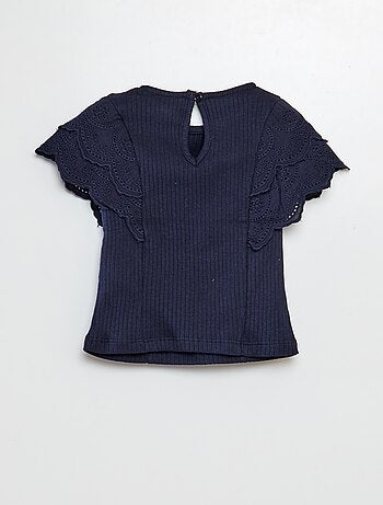 Camiseta con mangas bordadas