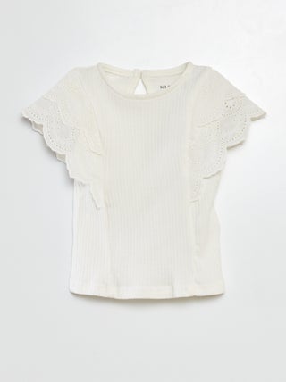 Camiseta con mangas bordadas