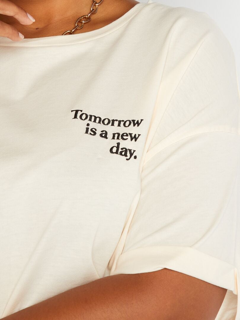 Camiseta con mensaje bordado BEIGE - Kiabi