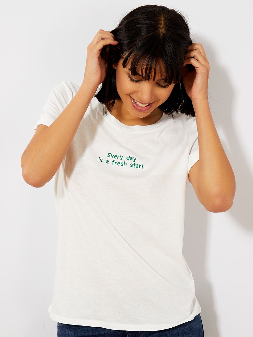 Camiseta con mensaje bordado BLANCO - Kiabi