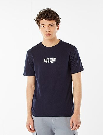 Camiseta con mensaje estampado