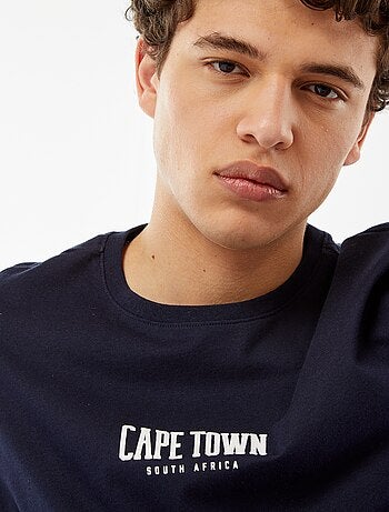 Camiseta con mensaje estampado
