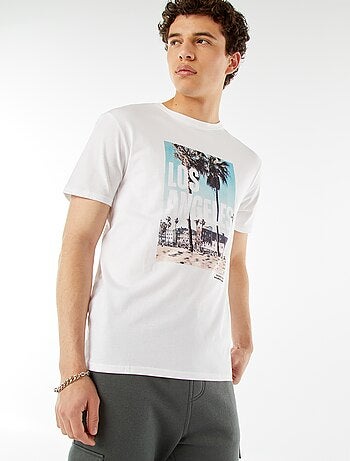 Camiseta con mensaje estampado