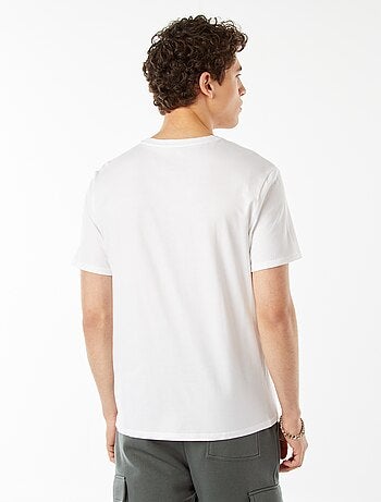 Camiseta con mensaje estampado