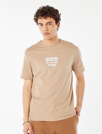 Camiseta con mensaje estampado