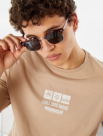 Camiseta con mensaje estampado