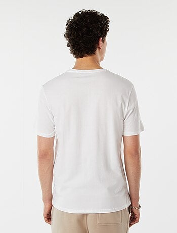 Camiseta con mensaje estampado
