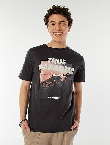 Camiseta con mensaje estampado
