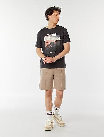 Camiseta con mensaje estampado